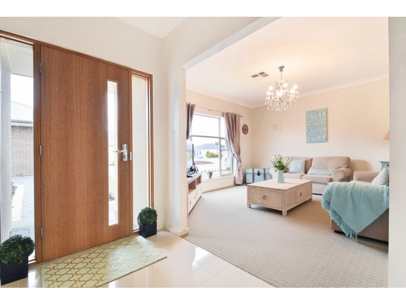 8 Yarr Crescent, Seaford Meadows SA 5169