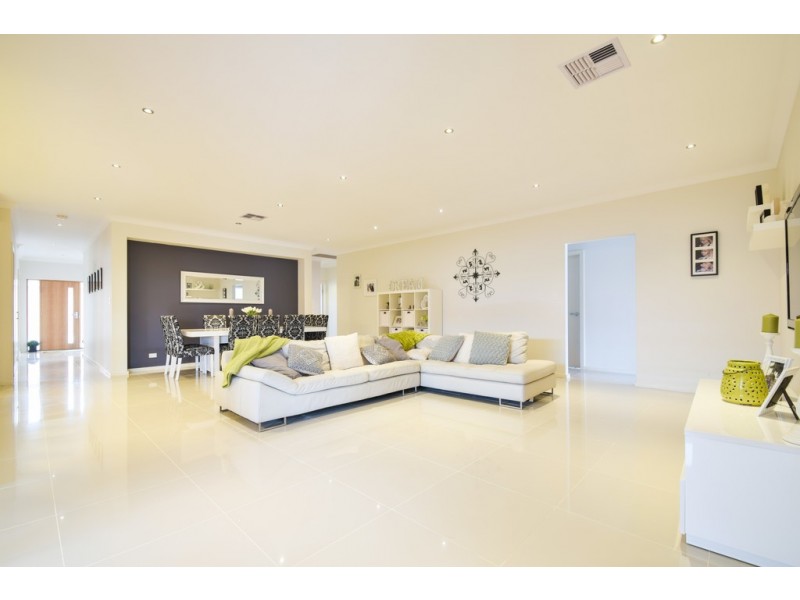8 Yarr Crescent, Seaford Meadows SA 5169