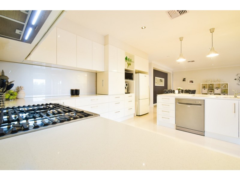 8 Yarr Crescent, Seaford Meadows SA 5169