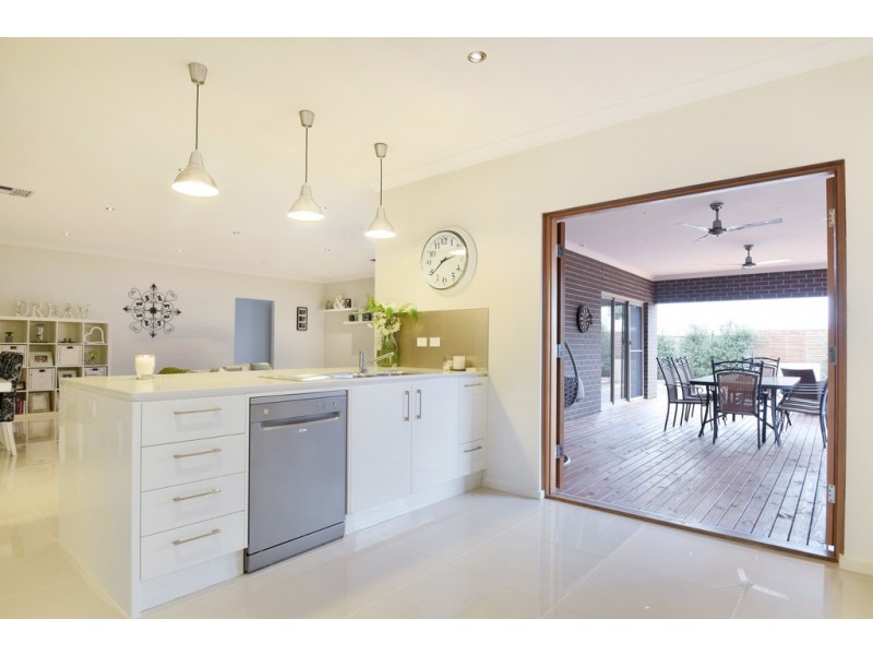8 Yarr Crescent, Seaford Meadows SA 5169