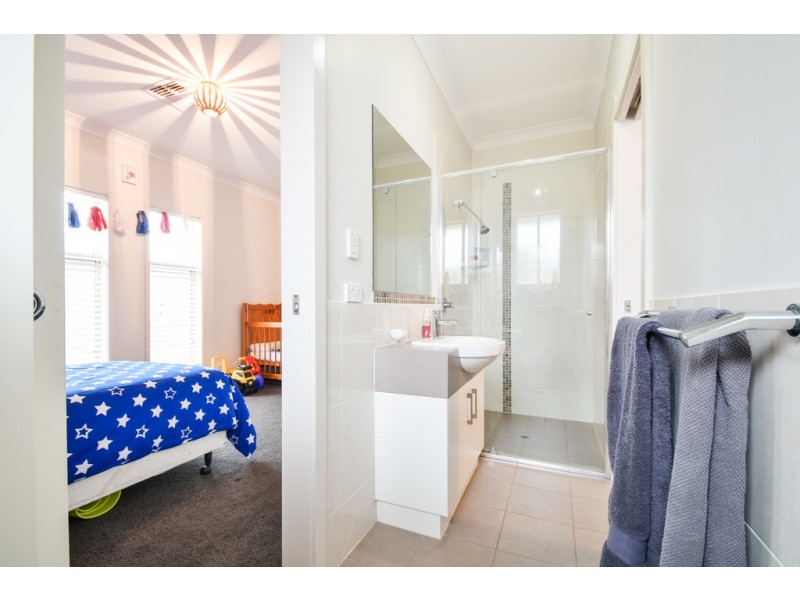 8 Yarr Crescent, Seaford Meadows SA 5169