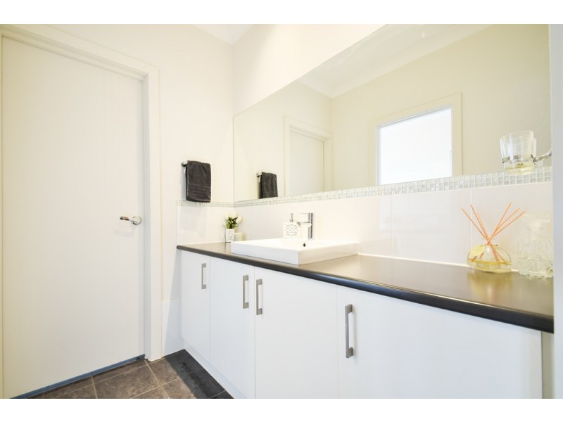 8 Yarr Crescent, Seaford Meadows SA 5169