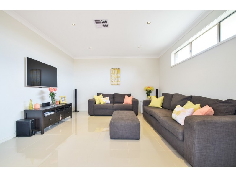 8 Yarr Crescent, Seaford Meadows SA 5169