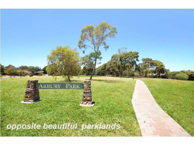 2 Paxton Mews, Onkaparinga Hills SA 5163
