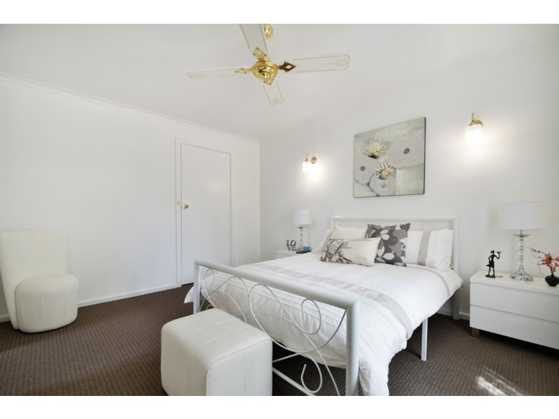 25 Barrdickson Crescent, Happy Valley SA 5159