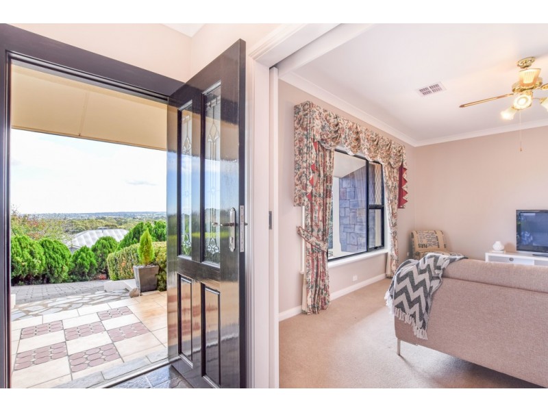 3 Caspian Court, Woodcroft SA 5162