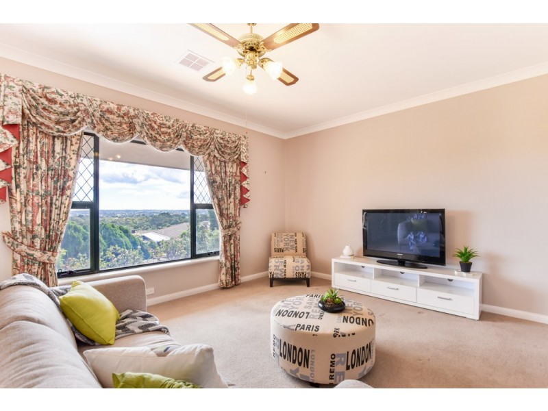 3 Caspian Court, Woodcroft SA 5162