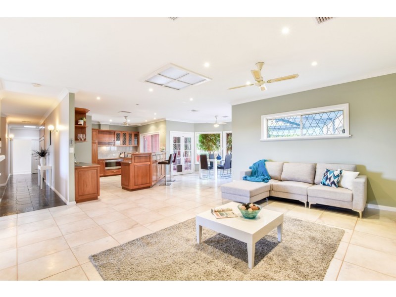 3 Caspian Court, Woodcroft SA 5162