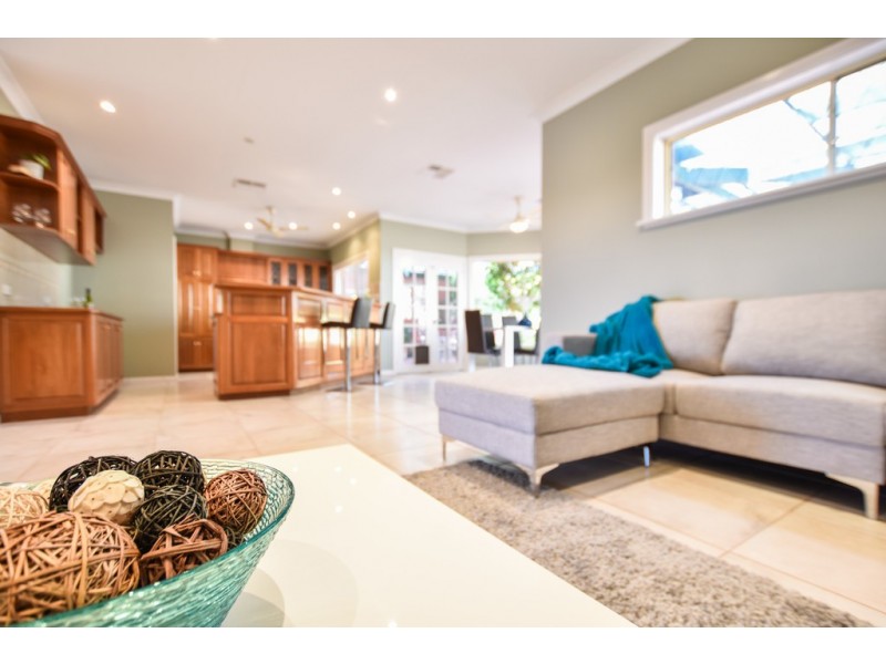 3 Caspian Court, Woodcroft SA 5162