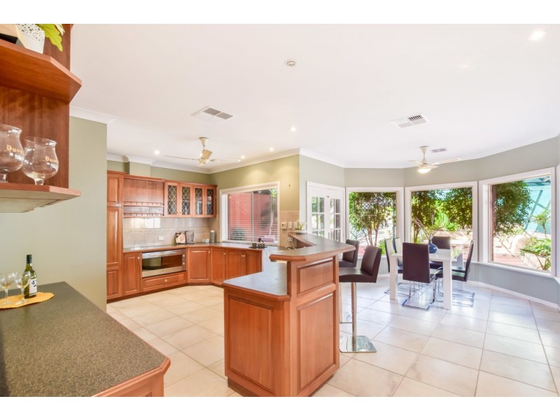 3 Caspian Court, Woodcroft SA 5162