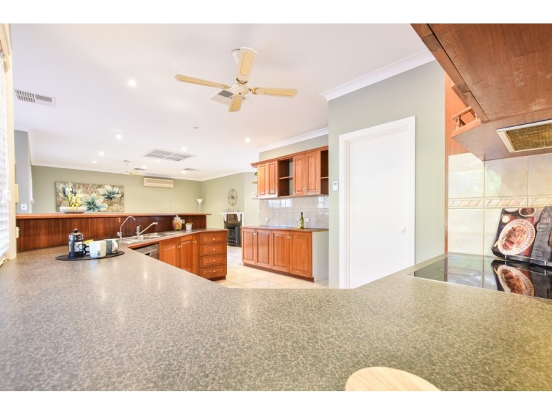 3 Caspian Court, Woodcroft SA 5162