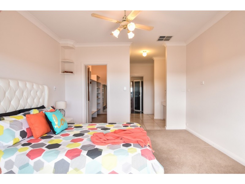 3 Caspian Court, Woodcroft SA 5162