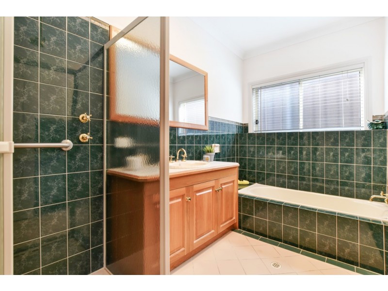 3 Caspian Court, Woodcroft SA 5162