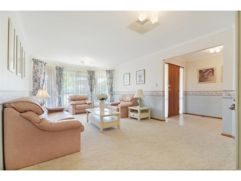 6 Horseshoe Drive, Woodcroft SA 5162