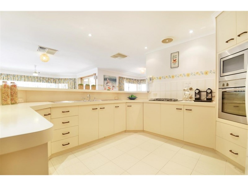 6 Horseshoe Drive, Woodcroft SA 5162