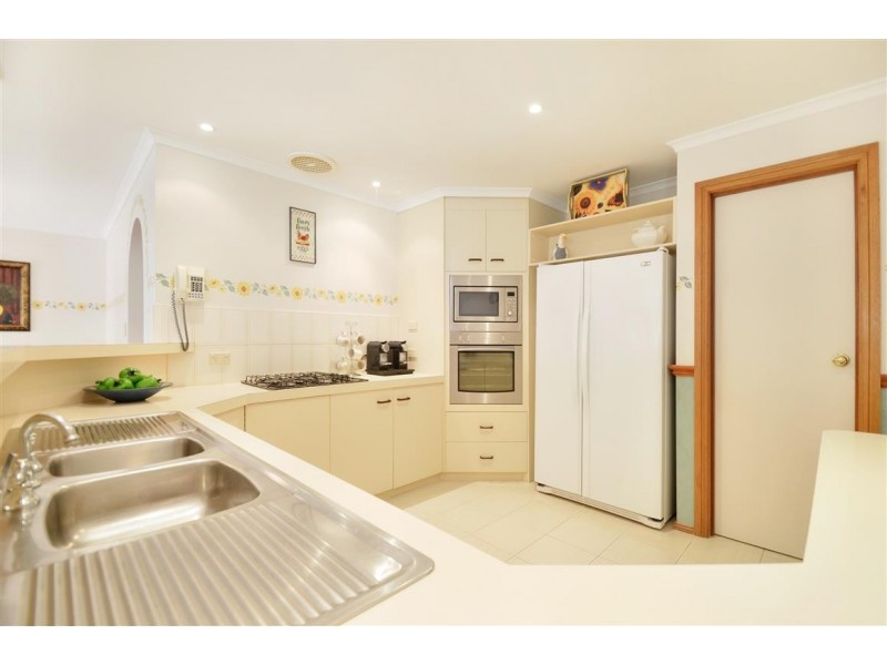 6 Horseshoe Drive, Woodcroft SA 5162