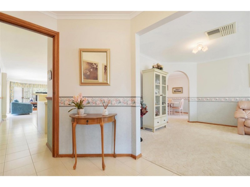 6 Horseshoe Drive, Woodcroft SA 5162