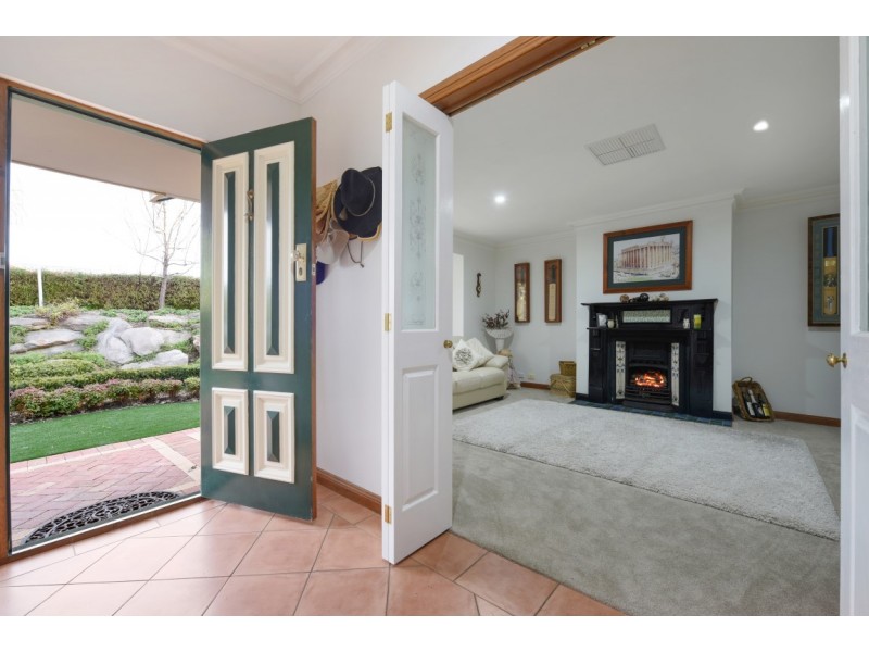 17 Horseshoe Drive, Woodcroft SA 5162