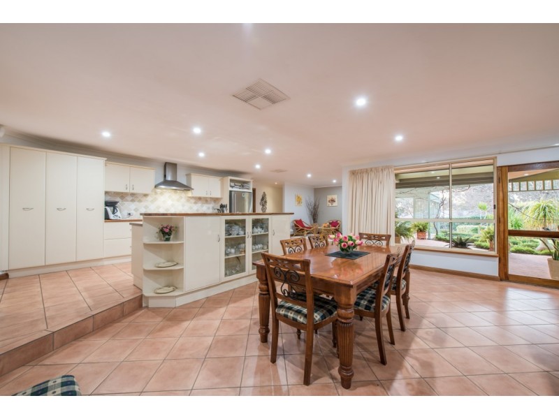 17 Horseshoe Drive, Woodcroft SA 5162