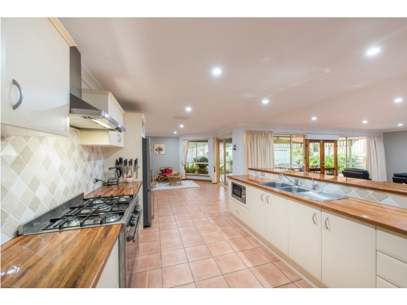 17 Horseshoe Drive, Woodcroft SA 5162