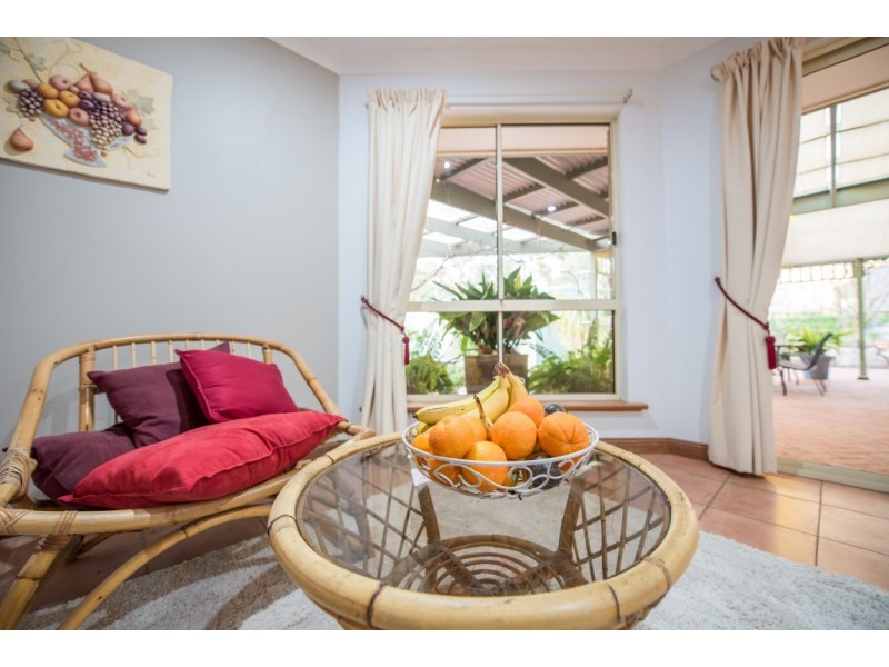 17 Horseshoe Drive, Woodcroft SA 5162