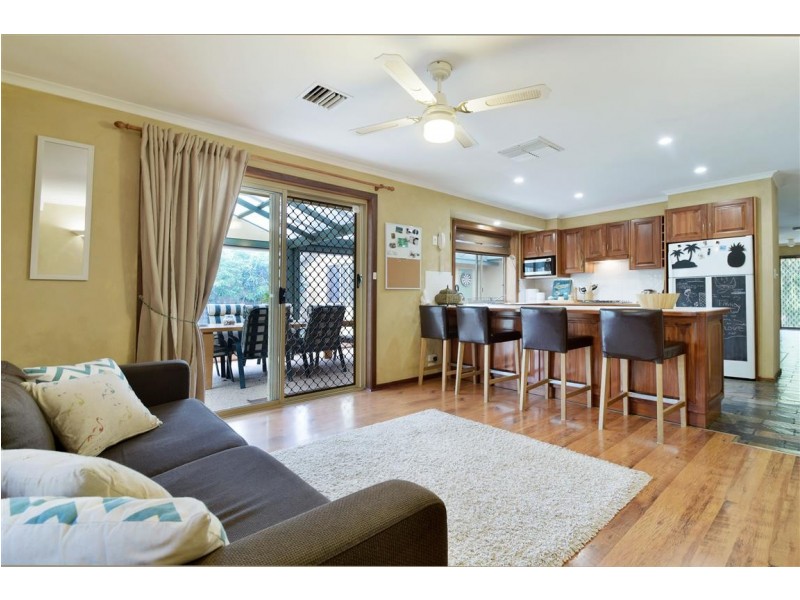 9 Hispano Drive, Woodcroft SA 5162