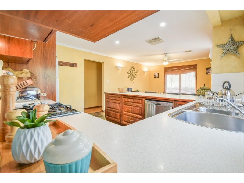 9 Hispano Drive, Woodcroft SA 5162