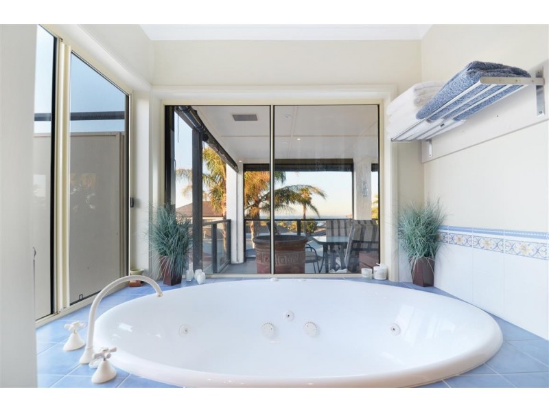 26 Ingleton Drive, Hallett Cove SA 5158