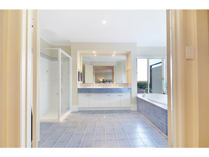 26 Ingleton Drive, Hallett Cove SA 5158