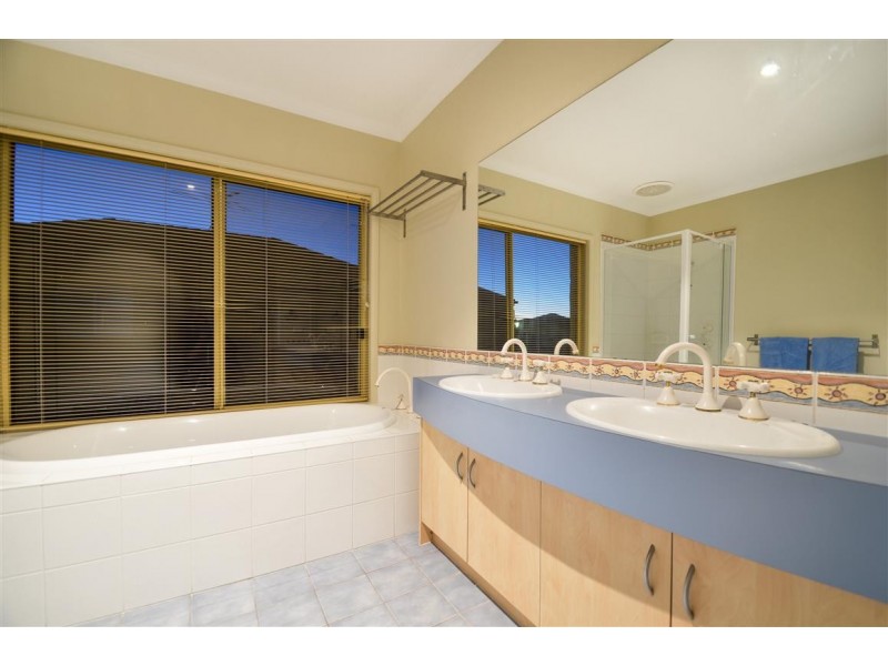 26 Ingleton Drive, Hallett Cove SA 5158