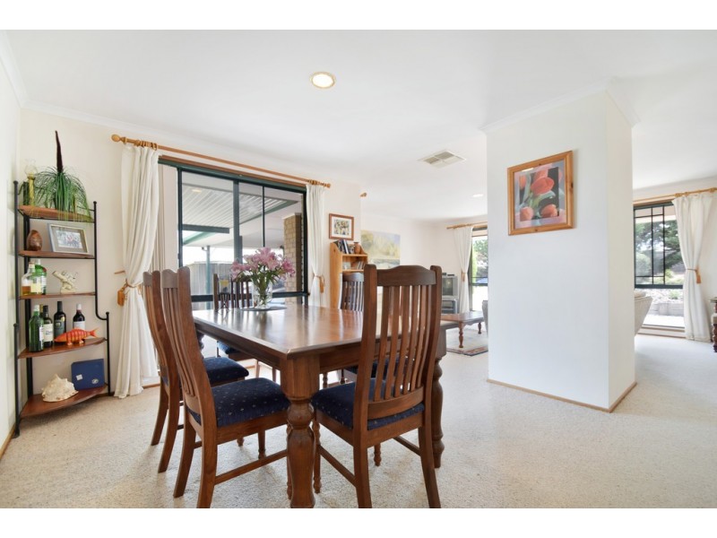 28 Dalkeith Road, Seaford Rise SA 5169