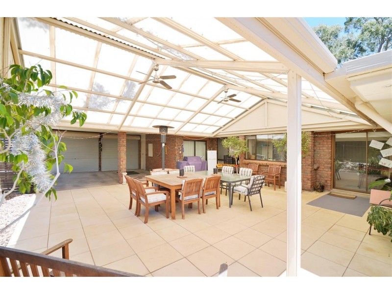 1 Equestrian Drive, Woodcroft SA 5162