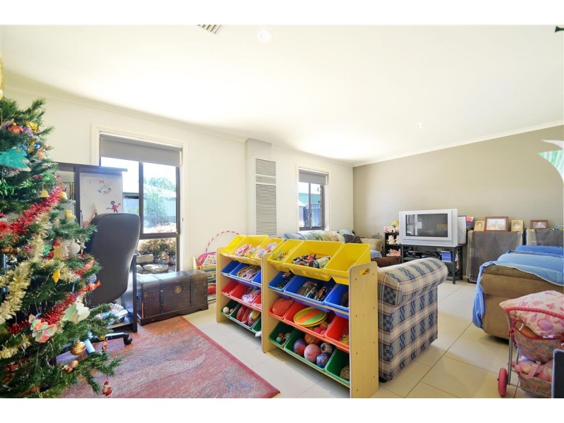 1 Equestrian Drive, Woodcroft SA 5162