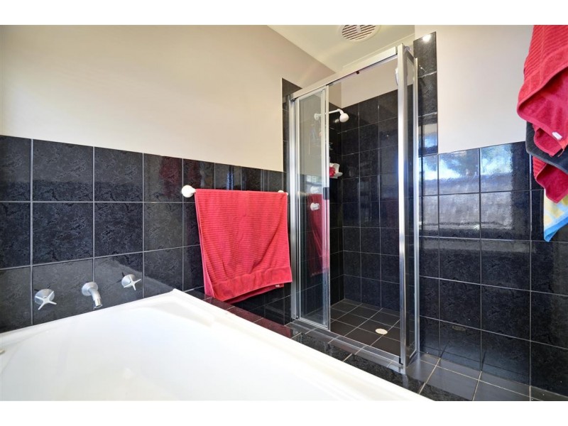 1 Equestrian Drive, Woodcroft SA 5162