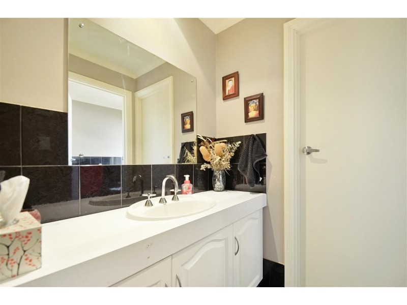 1 Equestrian Drive, Woodcroft SA 5162