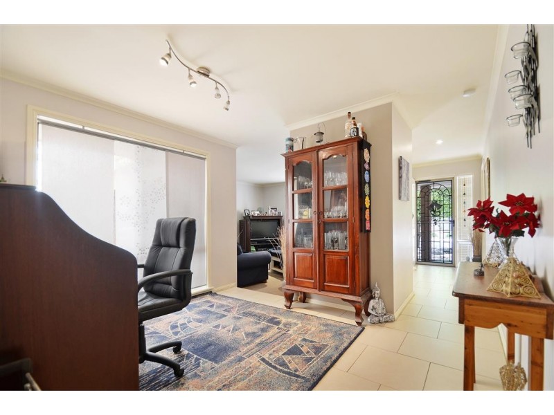 1 Equestrian Drive, Woodcroft SA 5162