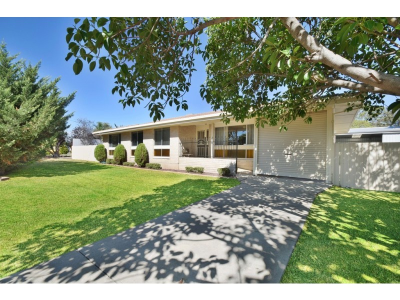 2 Cranborne Crescent, Morphett Vale SA 5162