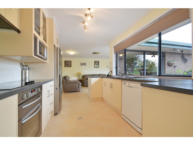 13 Caspian Court, Woodcroft SA 5162