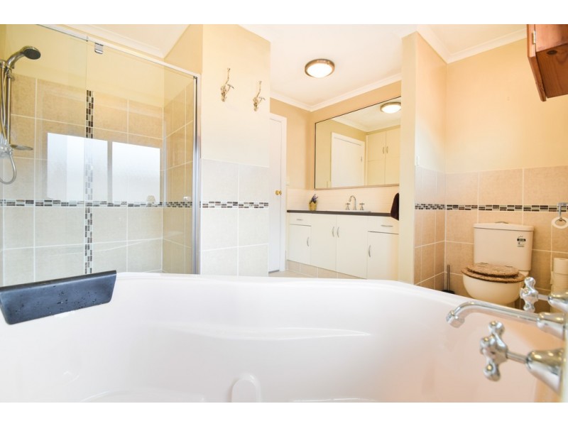 13 Caspian Court, Woodcroft SA 5162