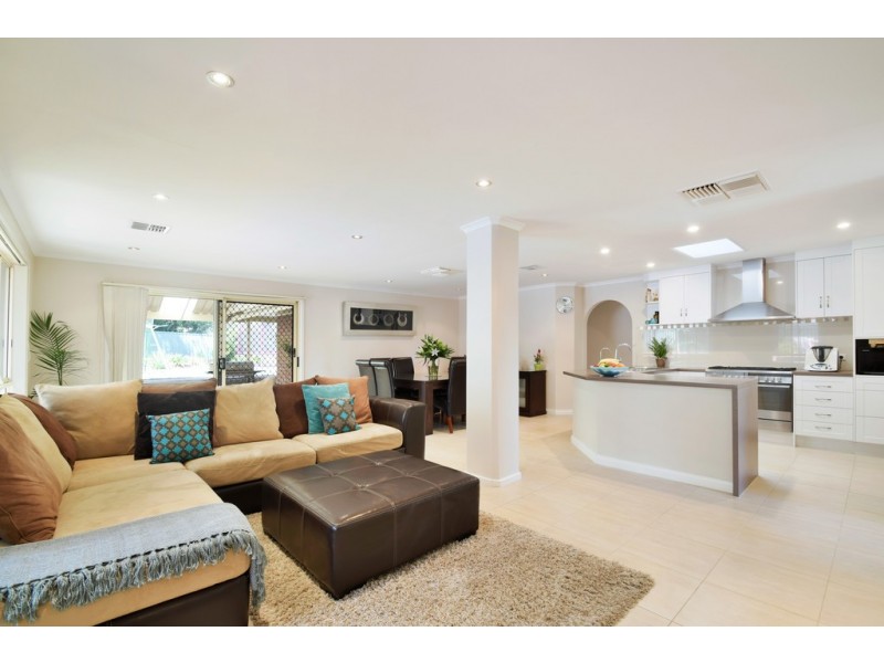 12 McCormack Crescent, Woodcroft SA 5162