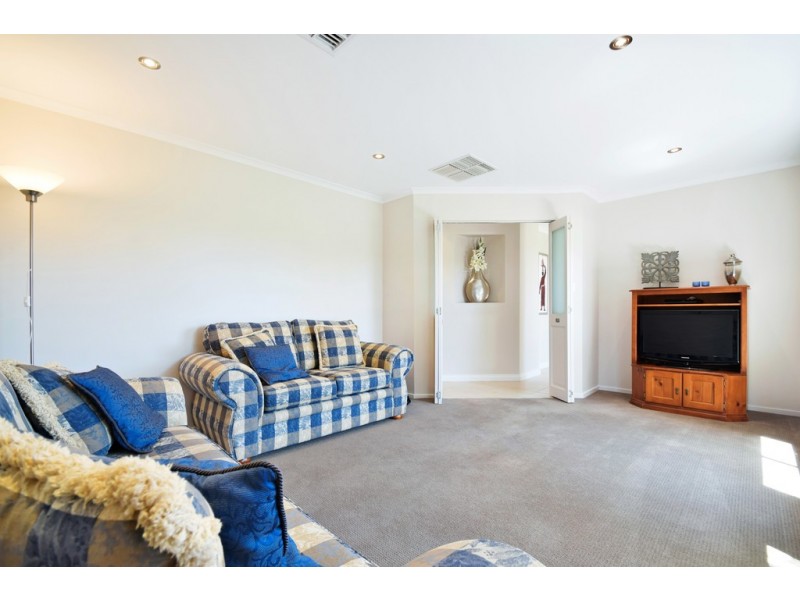 12 McCormack Crescent, Woodcroft SA 5162