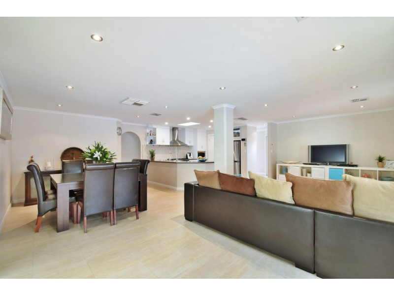 12 McCormack Crescent, Woodcroft SA 5162