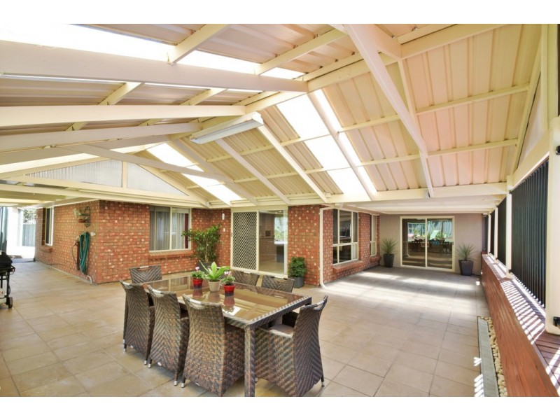 12 McCormack Crescent, Woodcroft SA 5162