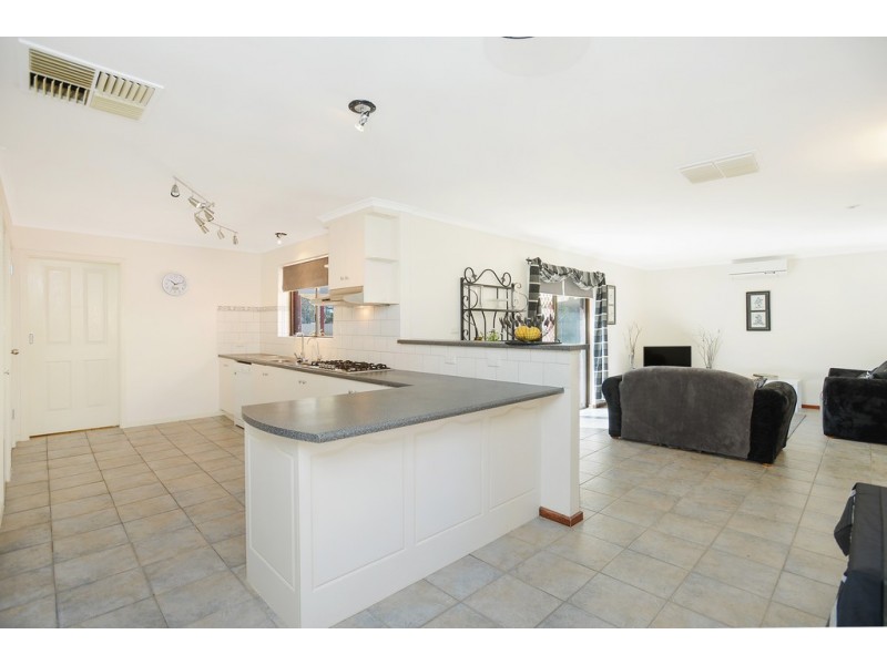 8 Bradman Court, Morphett Vale SA 5162