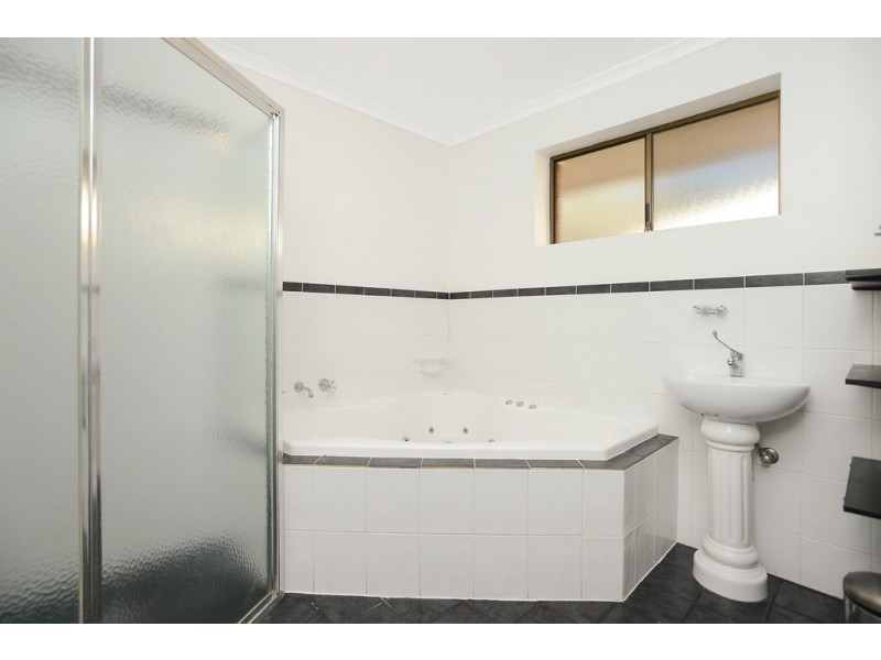 8 Bradman Court, Morphett Vale SA 5162