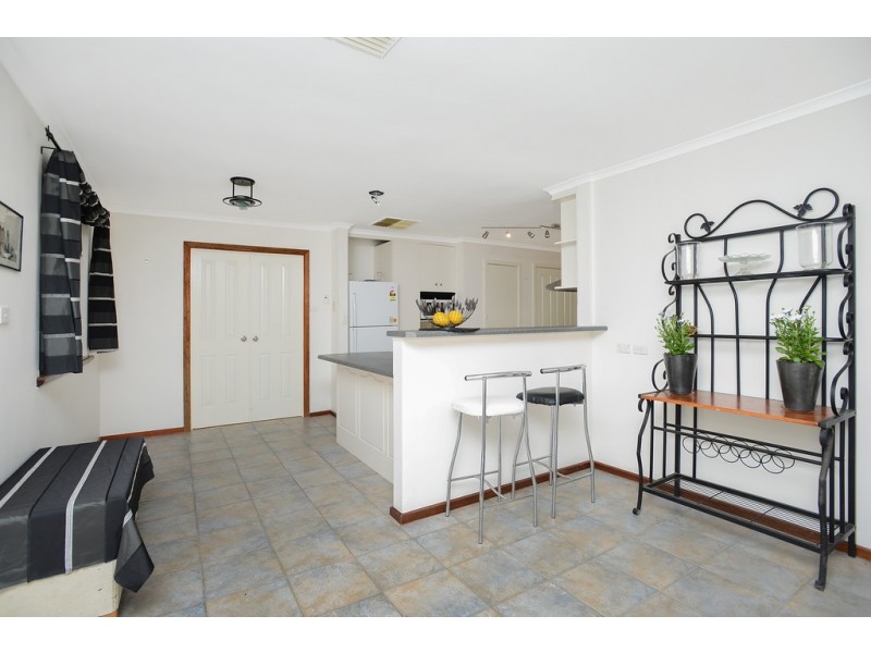 8 Bradman Court, Morphett Vale SA 5162