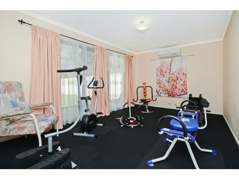 8 Bradman Court, Morphett Vale SA 5162