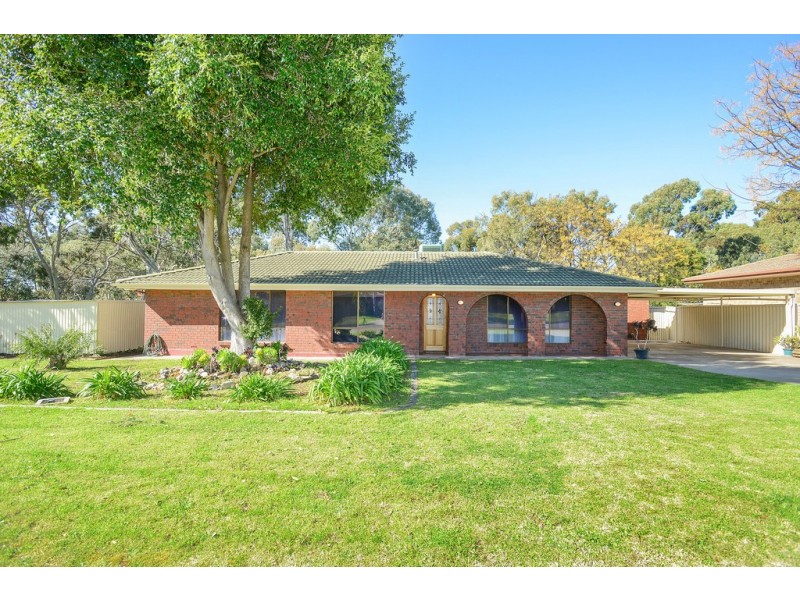 8 Bradman Court, Morphett Vale SA 5162