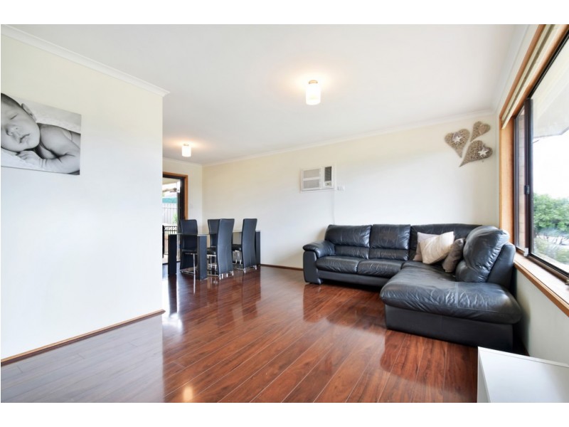 35 Barton Drive, Trott Park SA 5158