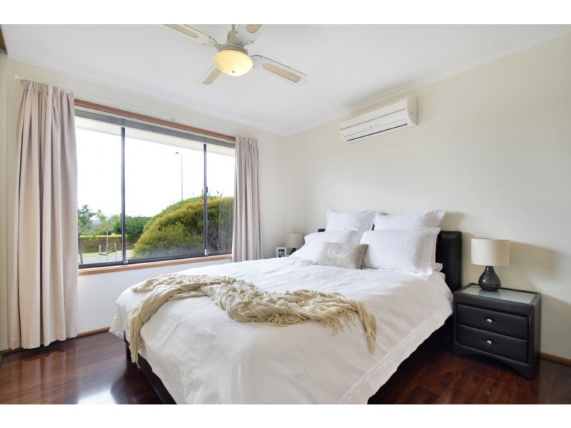 35 Barton Drive, Trott Park SA 5158